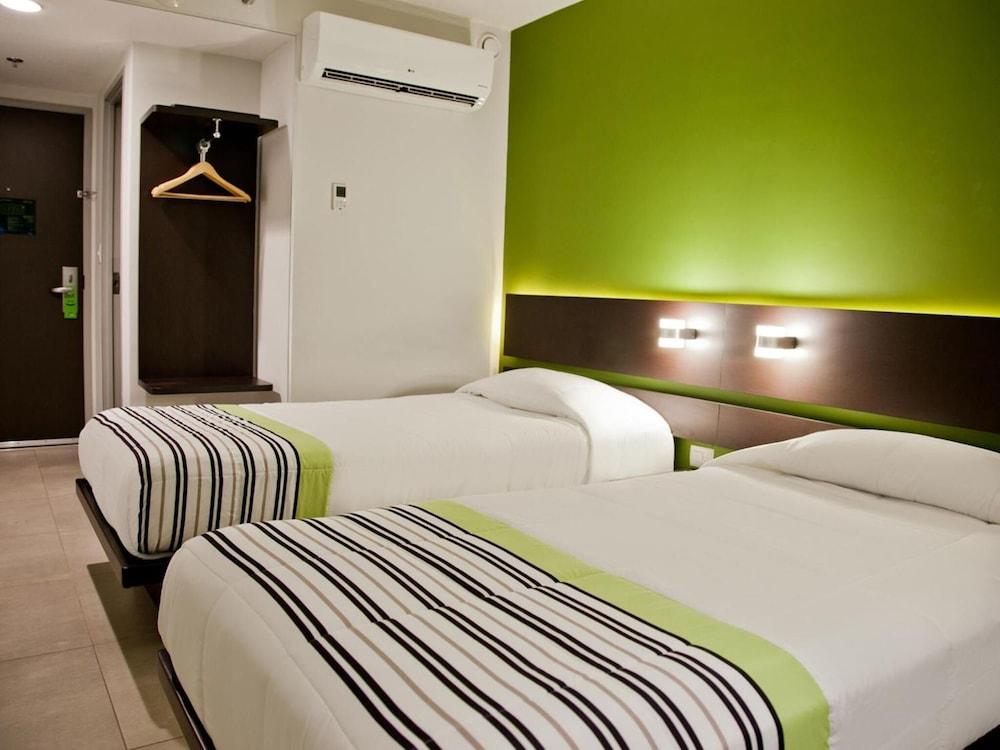 Hotel Express Junior Aeropuerto