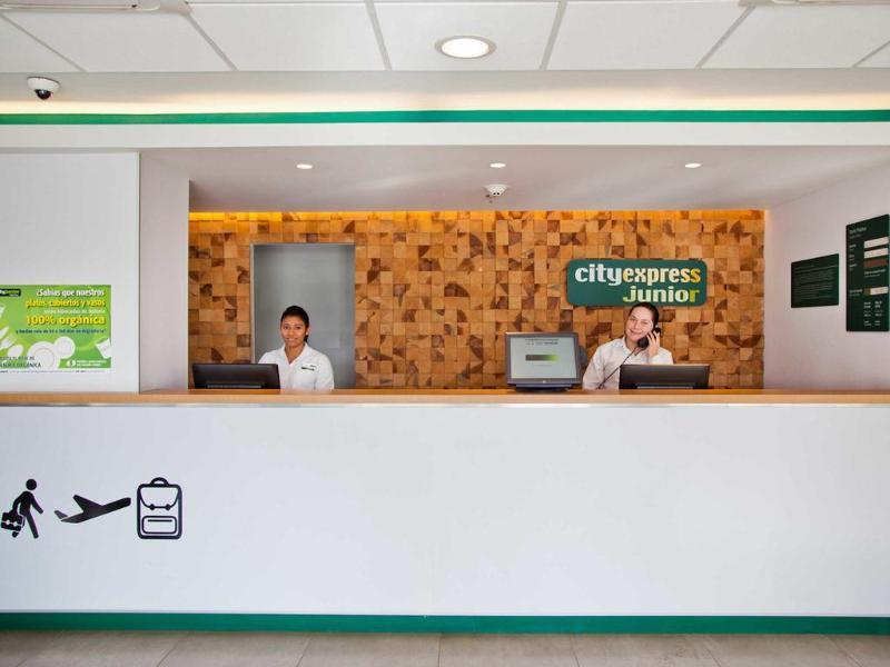 Hotel Express Junior Aeropuerto 3*