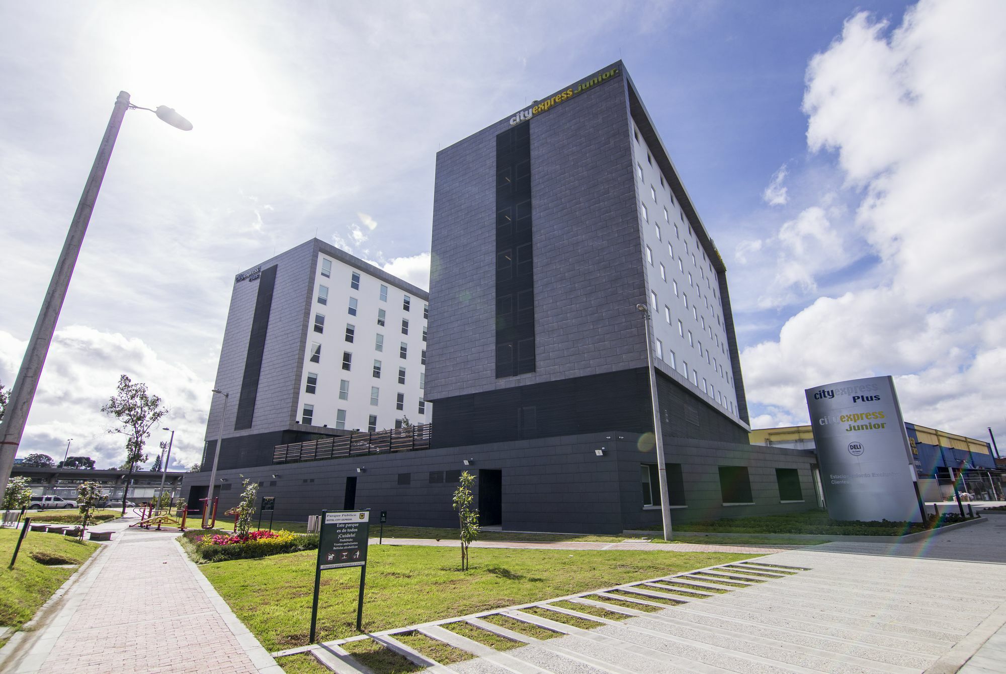 Hotel Express Junior Aeropuerto 3*